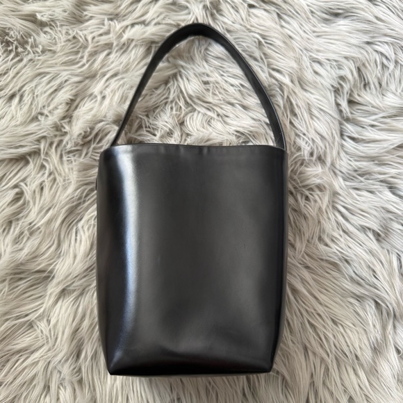 THE ROW N/S Park Small Glossed-Leather Tote - Picture 3 of 15
